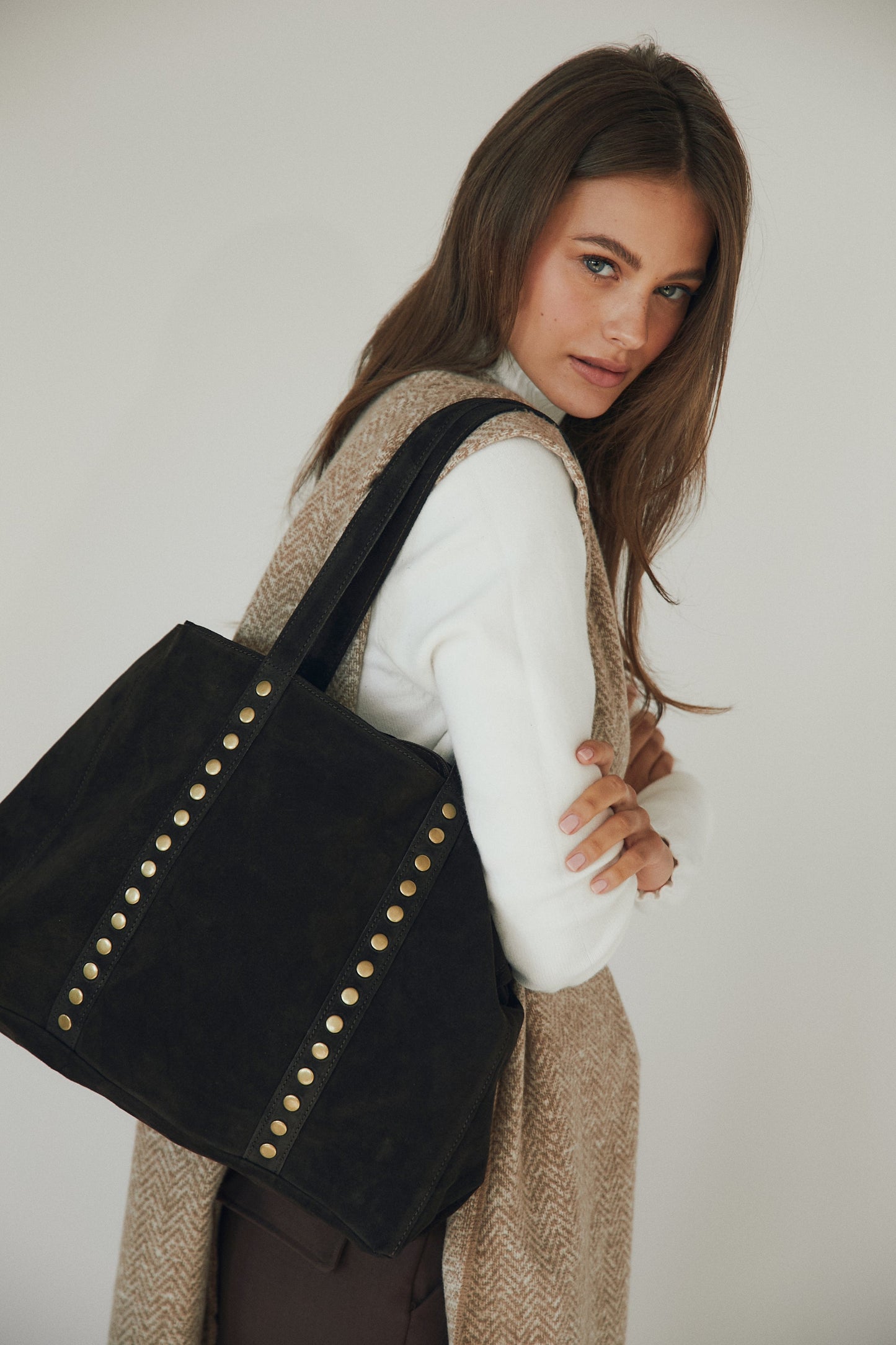Bolso ante tachas marrón