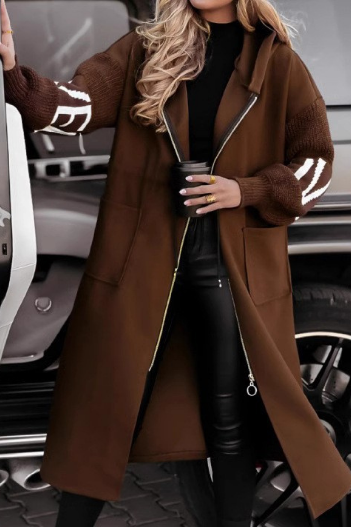 Esencial – Chaqueta de Punto con Capucha