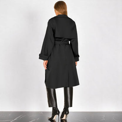 Gabardina elegante y a la moda